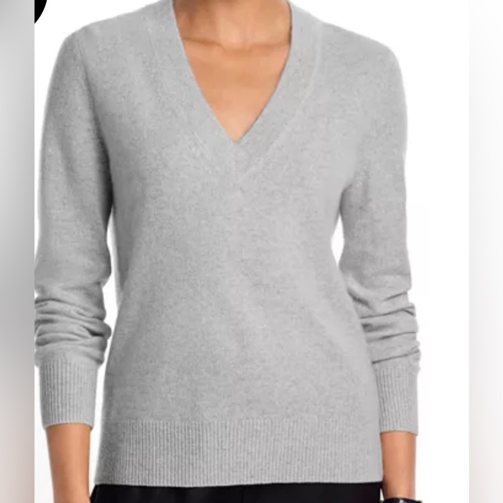 Aqua 100% Cashmere Women's V-Neck Sweater in Light Gray Size M